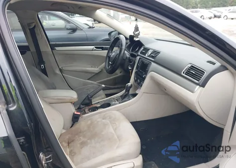 2017 Volkswagen Passat 1.8T S z USA, uszkodzony, nr VIN 1VWAT7A35HC064636